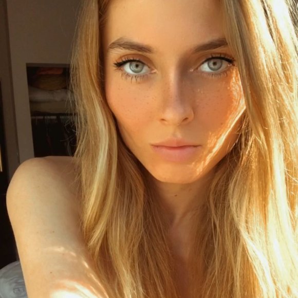 Meet your Posher, Hannah - Picture 1 of 2